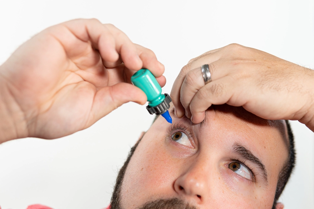 an eyedrop user taking eyedrops with a nanodropper